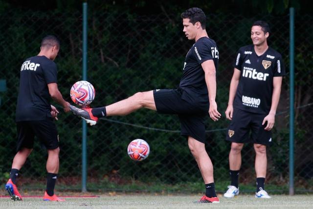 清晨体能课后;纽卡斯尔官宣签约备战中超;震撼外界;更衣室氛围转暖 清晨体能课后;纽卡斯尔官宣签约备战中超;震撼外界;更衣室氛围转暖