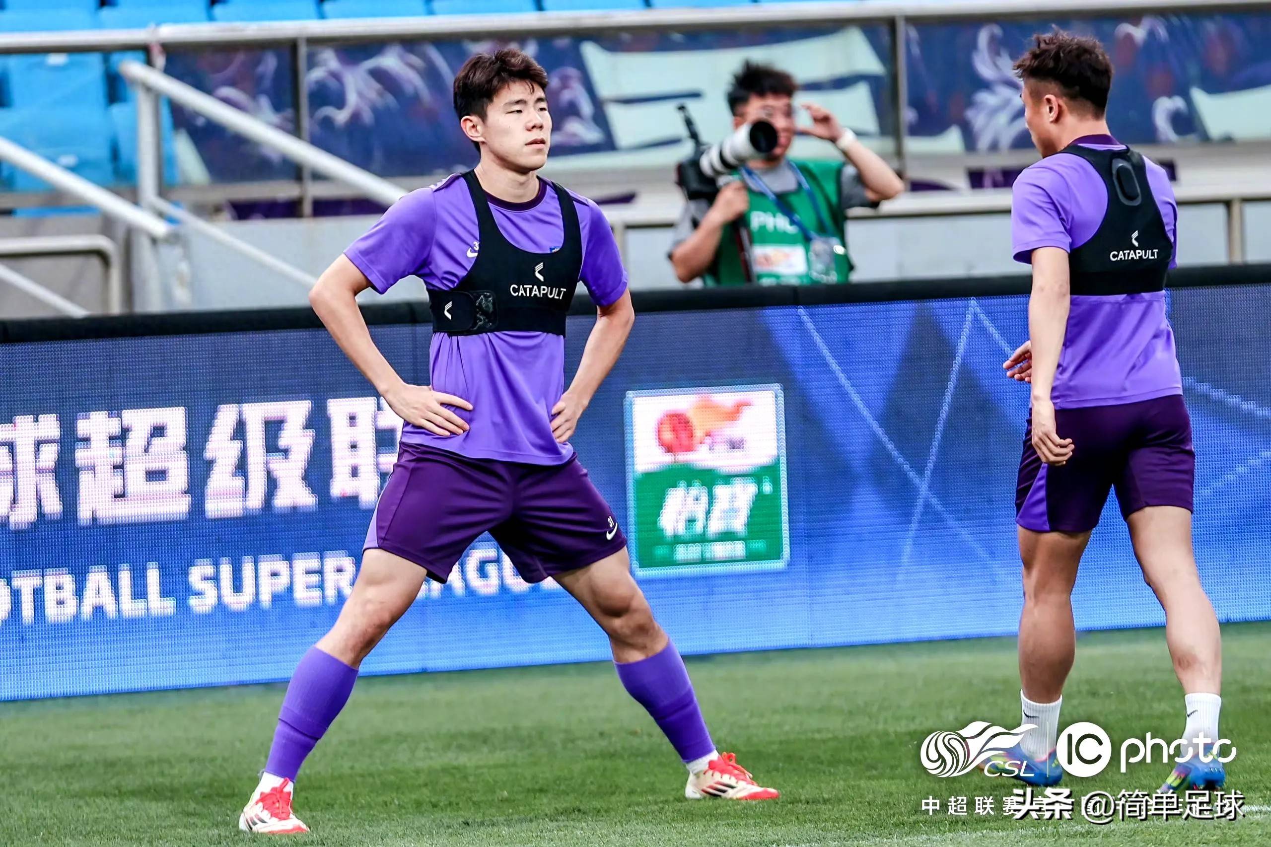 今年会真人游戏-关于上海申花训练开放日，关键时刻伤情更新引欢呼，中超在即，心理建设被强调的信息