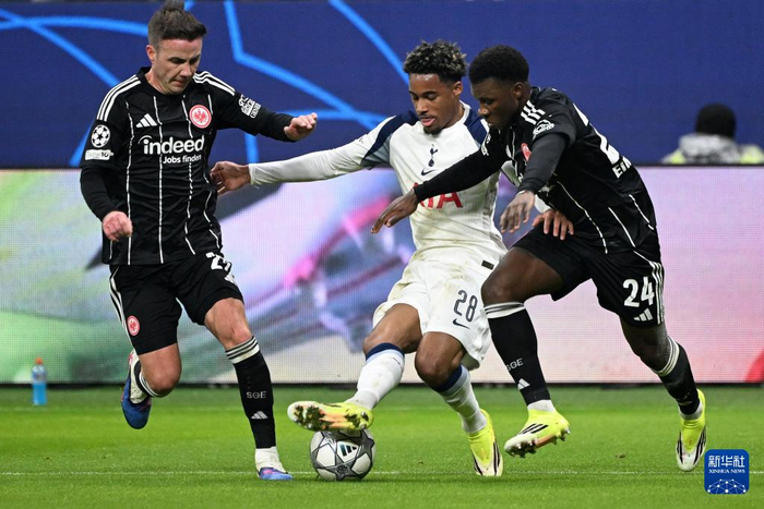 法兰克福迎英超关键赛，清晨扳平良机，球迷炸锅，细节决定成败的简单介绍