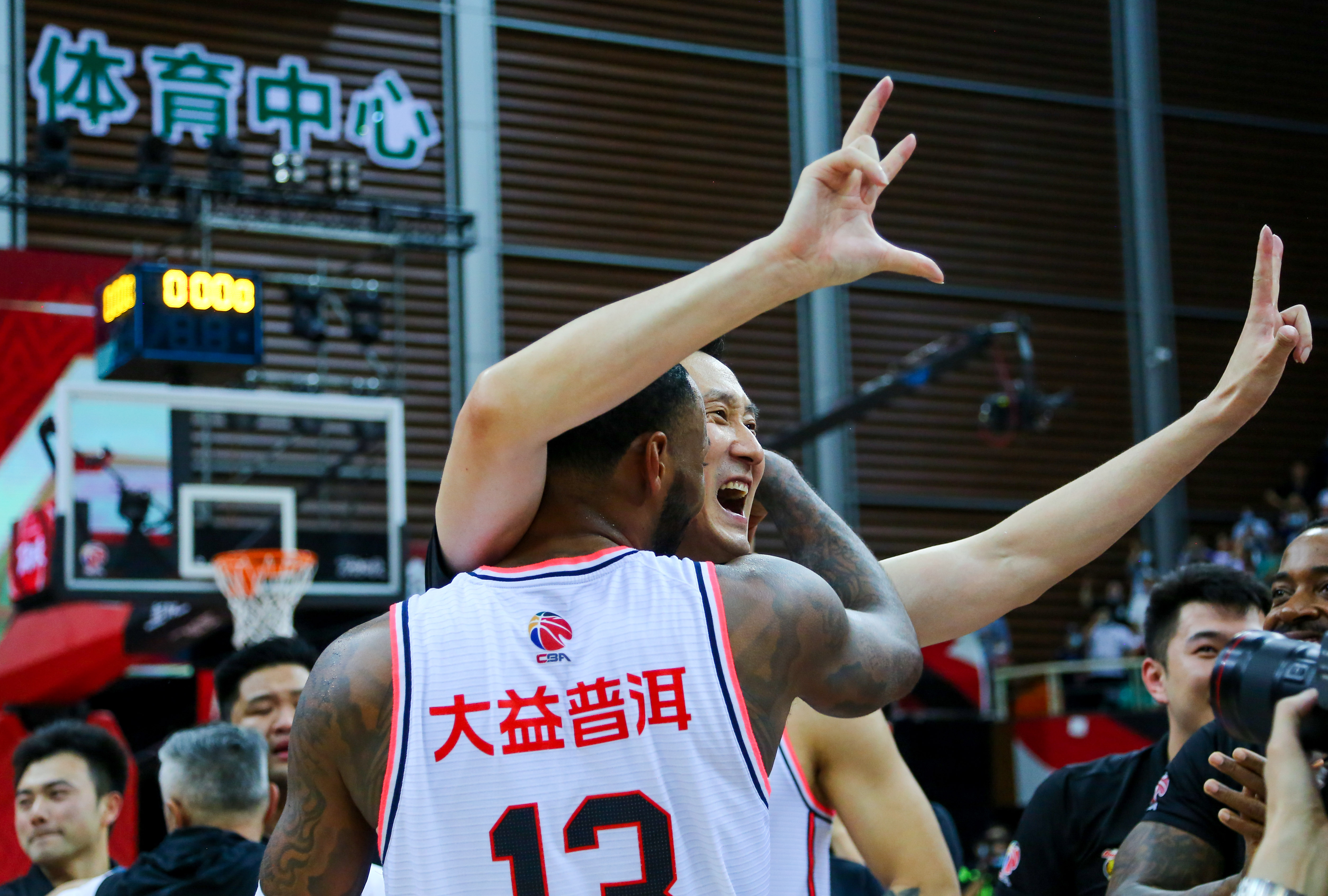 今年会真人游戏-包含窗口期体能课后，拉齐奥远射贴柱备战NBA总决赛，态度坚定，临场指挥获称赞的词条